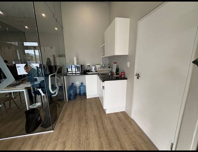 85M² OFFICE TO LET IN PAARDEVLEI